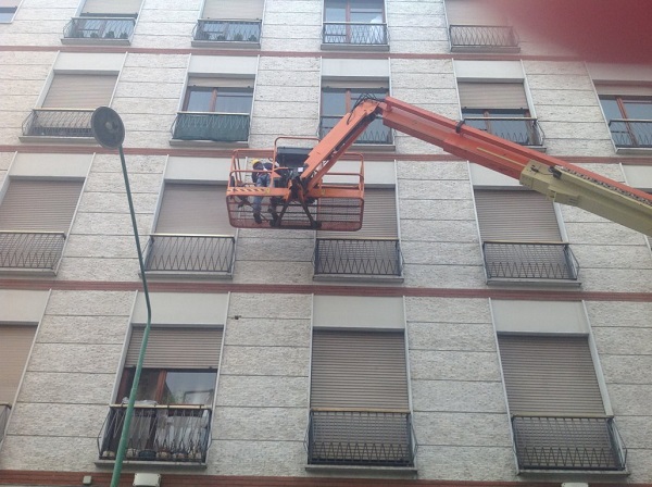 Isolamento condominio. Insufflaggio muri perimetrali. Novi Ligure, Alessandria.