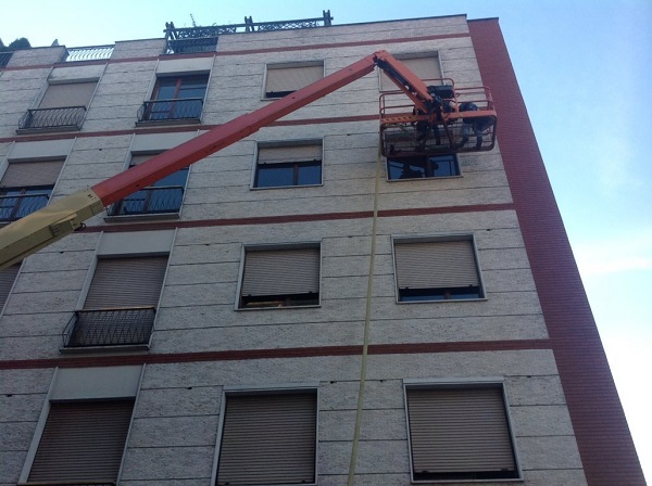 Isolamento condominio. Insufflaggio muri perimetrali. Novi Ligure, Alessandria.